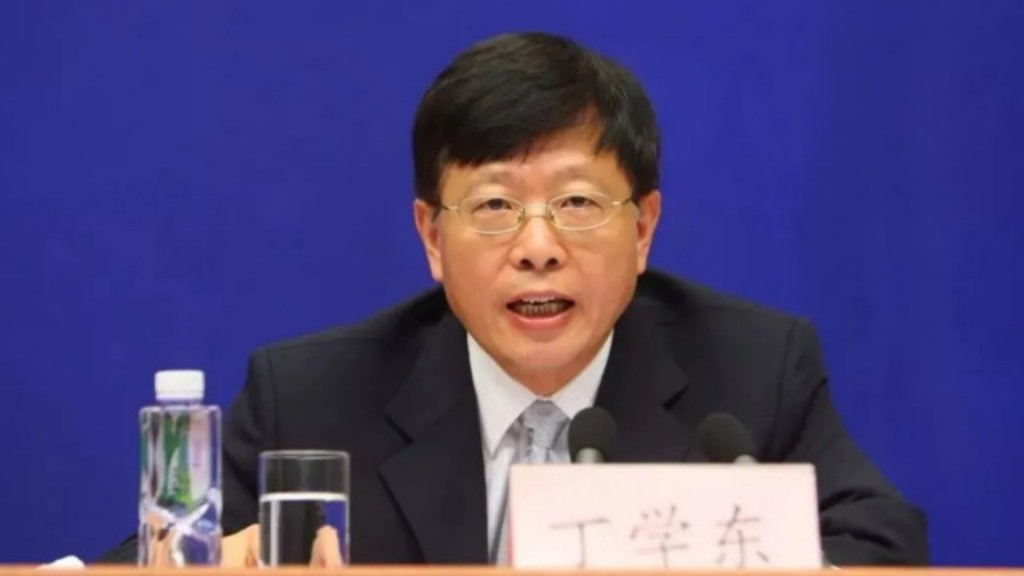 丁學東仍然保留正部級。