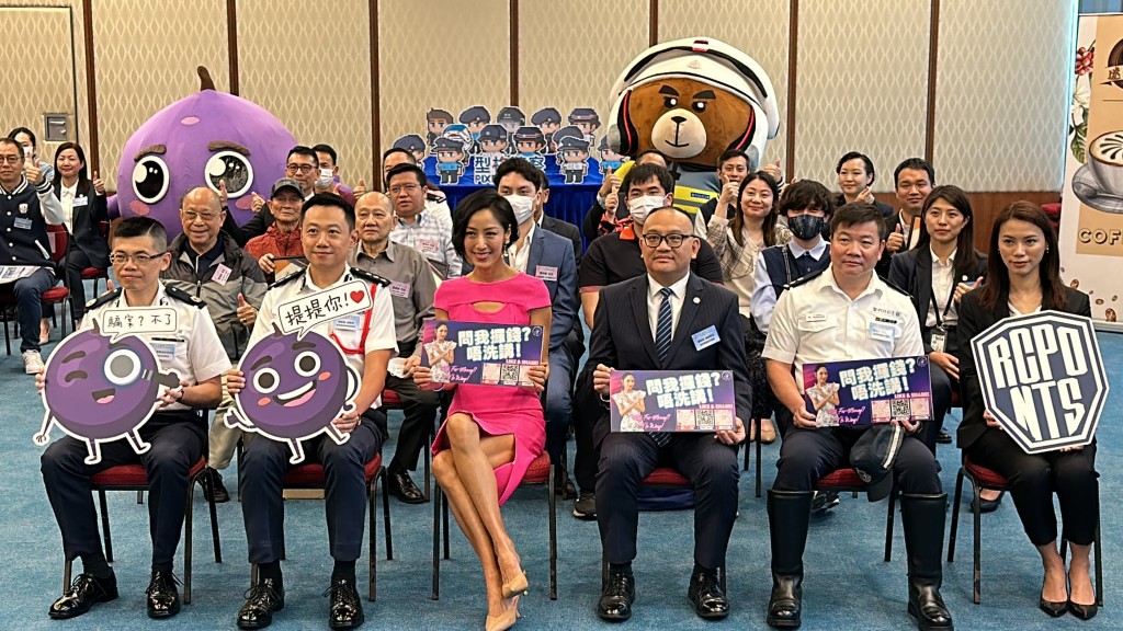 新界南總區防止罪案辦公室邀請藝人蔣怡拍攝一系列防騙宣傳短片「迷幻Cafe」,加強市民防騙意識。劉漢權攝