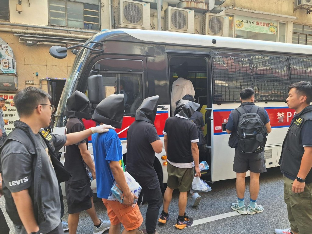 警方共拘捕7名男女。警方提供