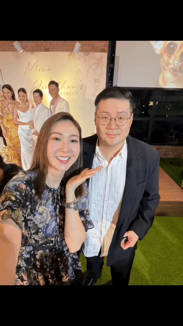 由莊思敏拍攝的照片可見,莊思明與未婚夫楊明也有出席訂婚派對。 由莊思敏拍攝的照片可見,莊思明與未婚夫楊明也有出席訂婚派對。