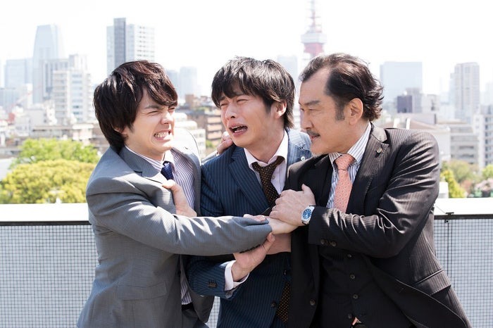 田中圭(中)因主演《大叔的愛》爆紅。