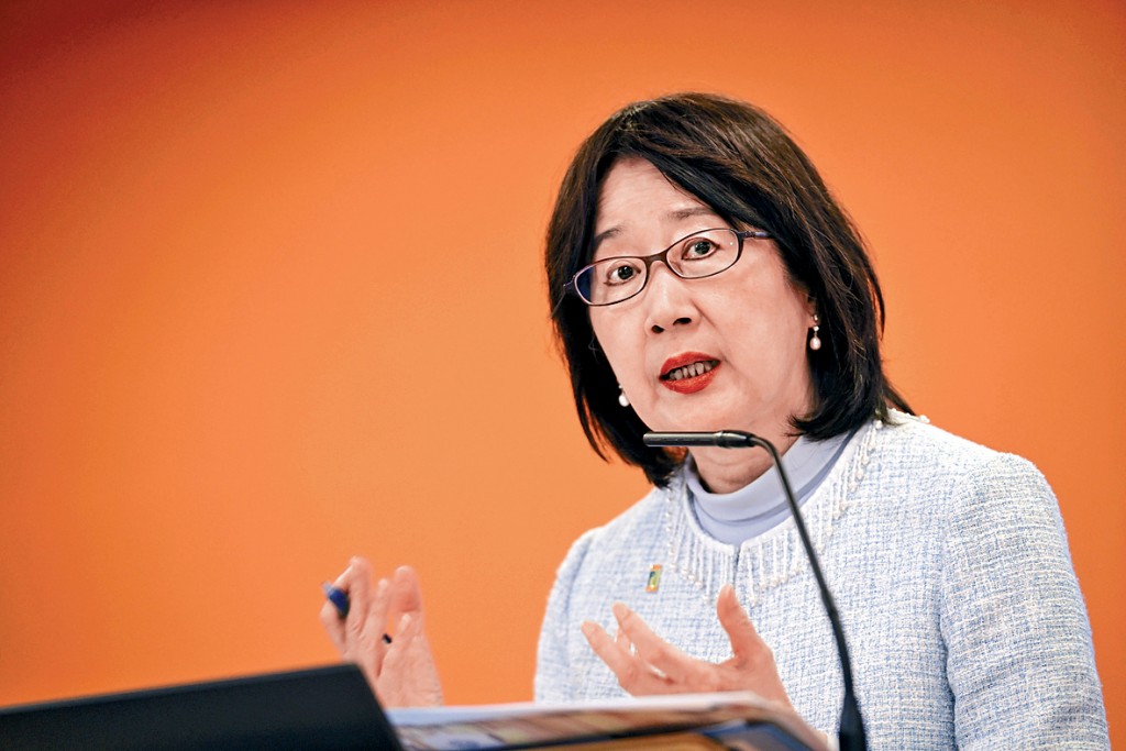 鍾麗玲說，黑客入侵屬非法行為，若涉事公司繳付贖金，公署會予以譴責。