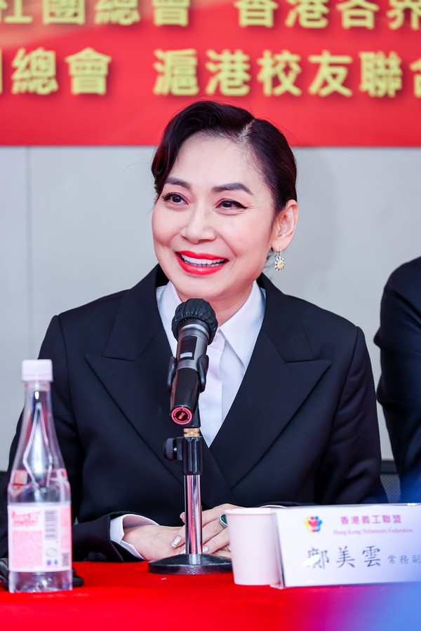 全國人大代表、香港義工聯盟常務副主席鄺美雲 全國人大代表、香港義工聯盟常務副主席鄺美雲