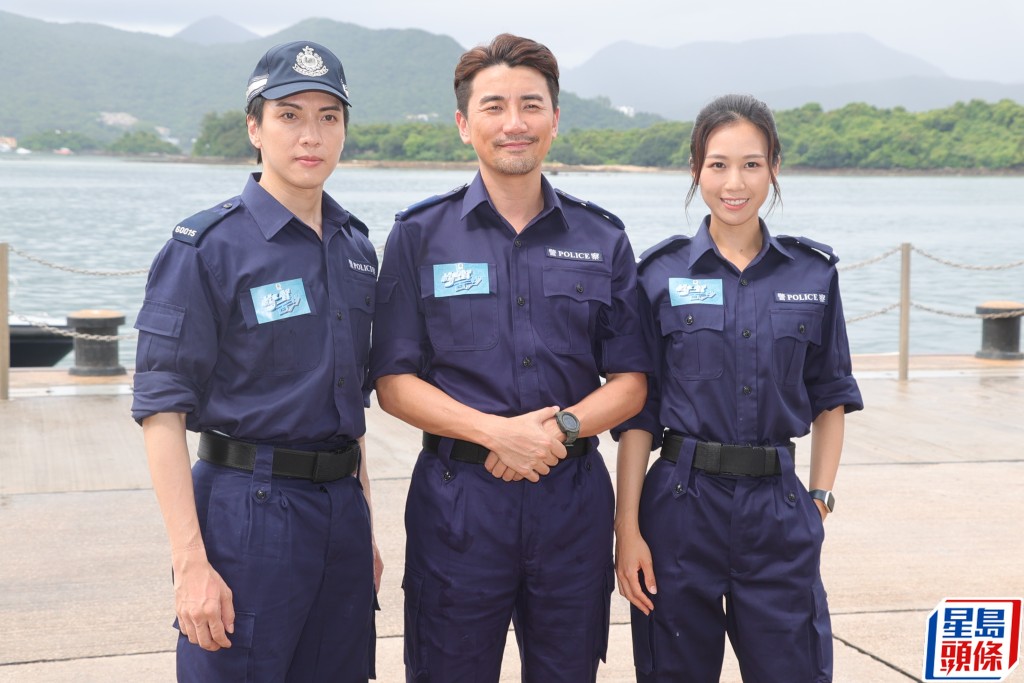 洪永城、何沛珈及李显曜（左）今日在西贡水警基地为《警声百二秒》拍外景。