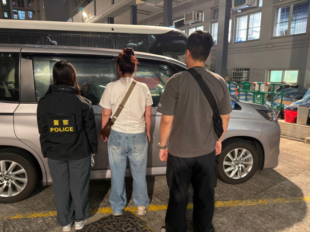 警方打擊觀塘區內多個賣淫黑點，拘捕14名內地女子。警方提供