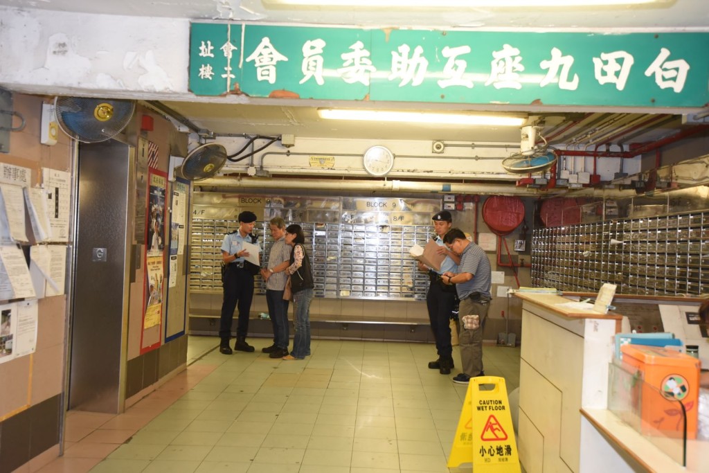警方重返現場調查。尹敬堂攝