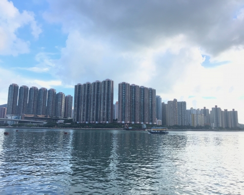 青衣灝景灣現時約有32個放盤,叫價由850萬起。