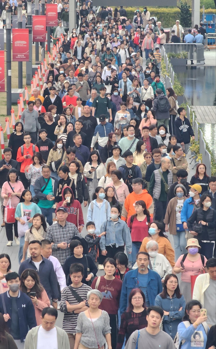 觀眾陸續進場。黃文威攝