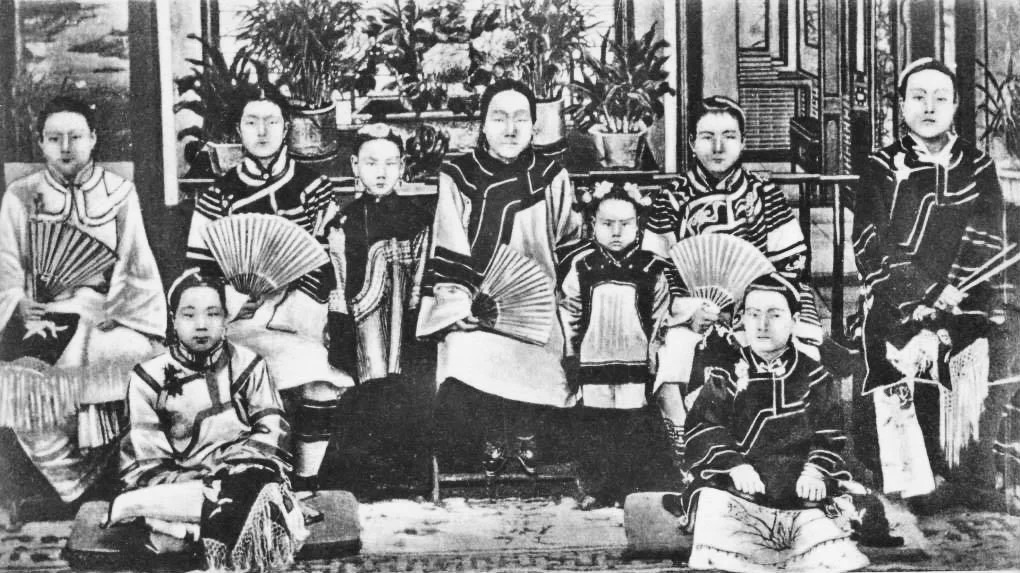 同治皇帝被指常偷出紫禁城嫖妓。示意圖,小紅書 同治皇帝被指常偷出紫禁城嫖妓。示意圖,小紅書