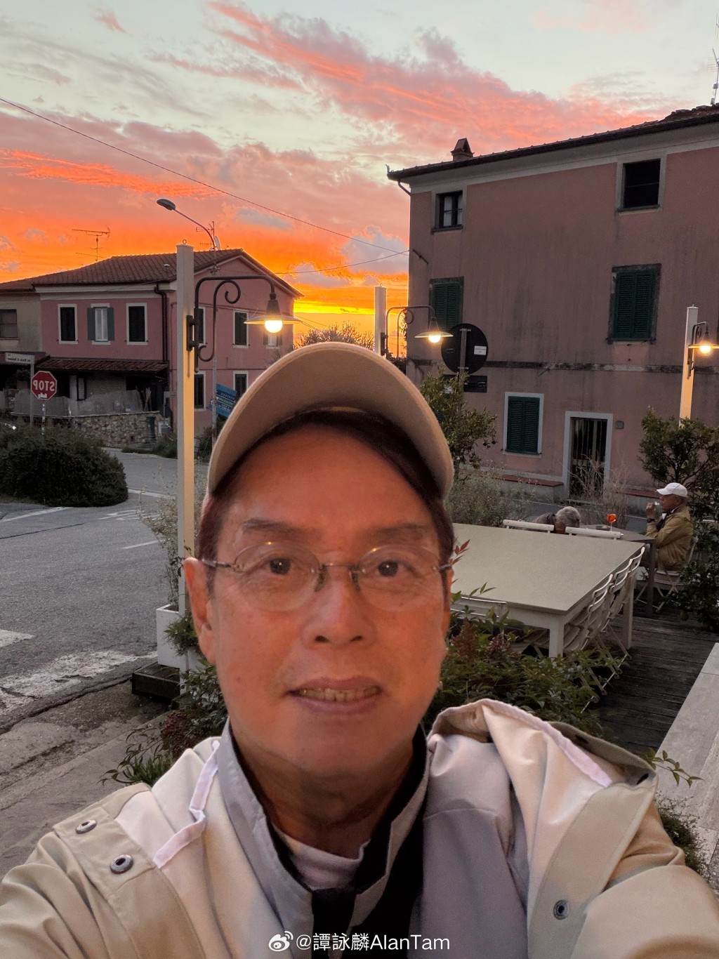 陳先生指自己跟譚詠麟的關係特別好。