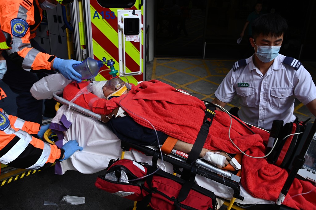 傷者送院治理。