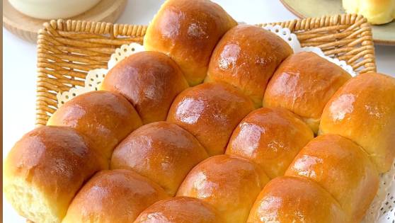 大阪校園爆集體食物中毒，逾600師生上吐下瀉，疑校餐麵包惹禍。 抖音/示意圖