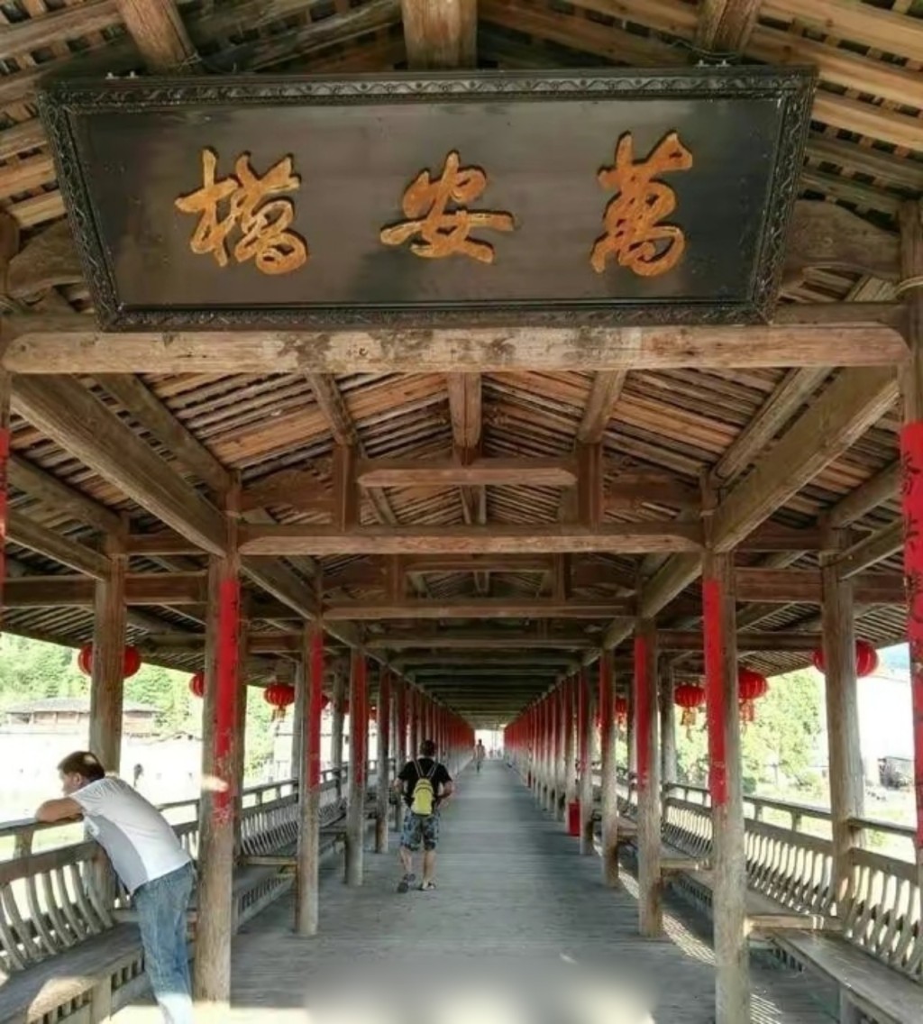 萬安橋是全國現存最長木拱式廊橋。網圖