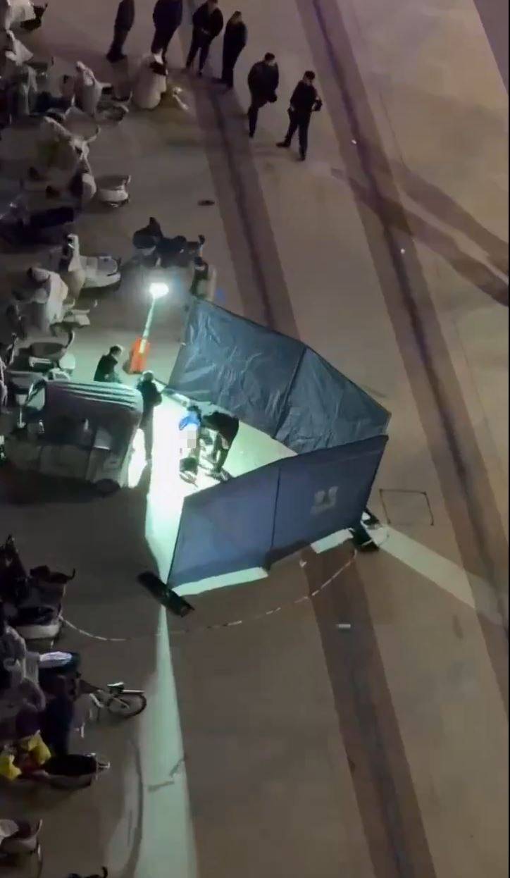 传山西有男子被割下体陈尸街头。