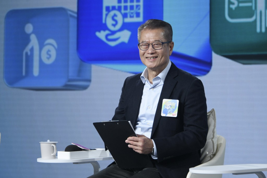 財政司司長陳茂波簡報香港整體經濟最新狀況。資料圖片
