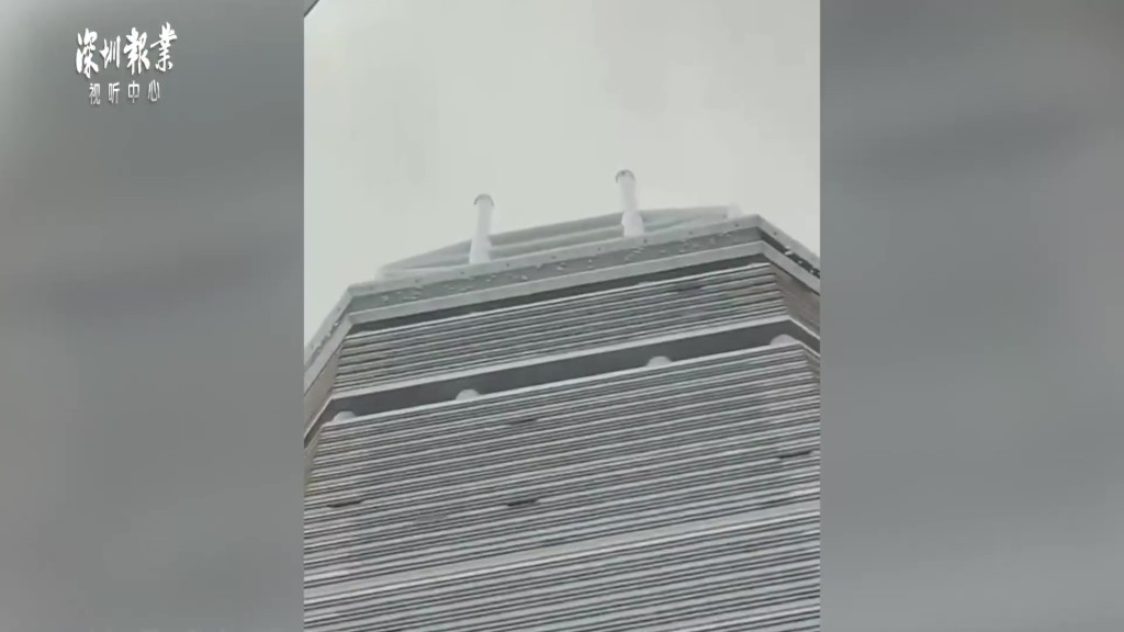 有影片拍攝到大樓的避雷針明顯晃動。
