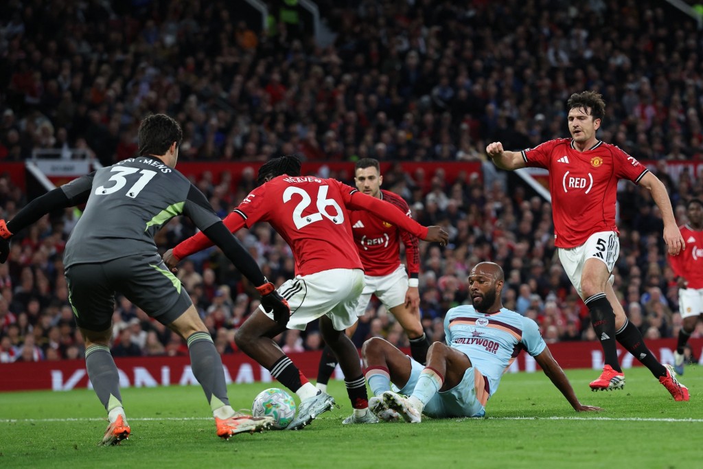 上半場局面開放，卡域克半場轉陣三中堅。法新社