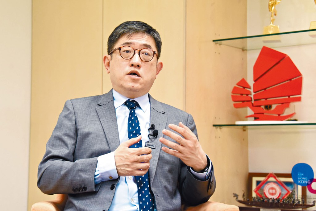 程鼎一料旅遊業不會快速回復至疫前水平，要考慮承接能力。