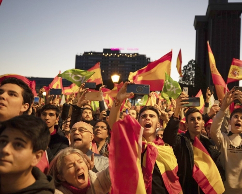 西班牙數十年來數一數二激烈的全國大選明日登場。AP