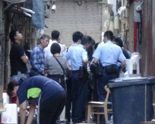 警方在場調查