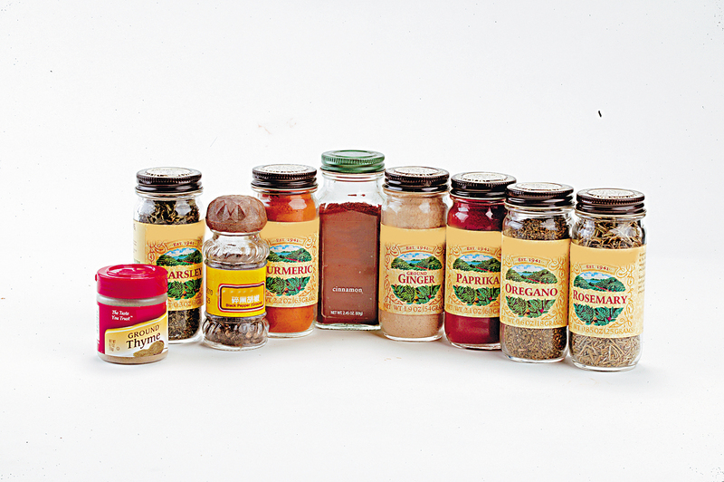 ●肾病患者烹调食物时可以香料代替盐，应尽量避免加入调味料及酱汁。