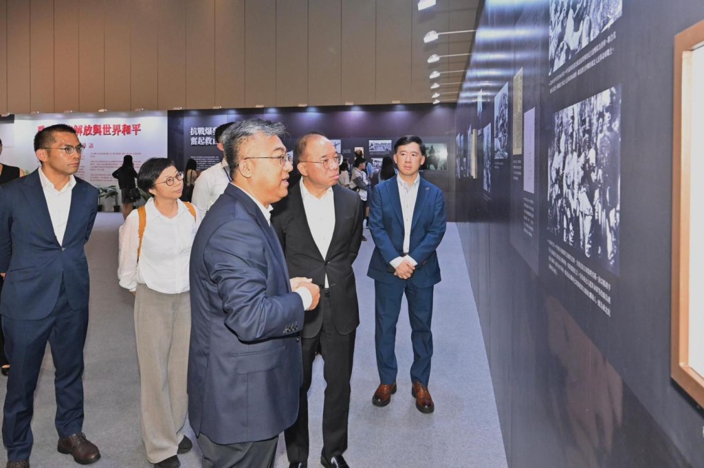 政制及內地事務局局長曾國衞(右二)。政制及內地事務局FB圖片 政制及內地事務局局長曾國衞(右二)。政制及內地事務局FB圖片