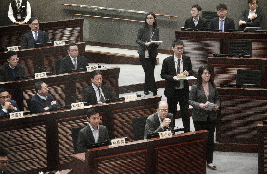 秘書處收集選票。陳浩元攝