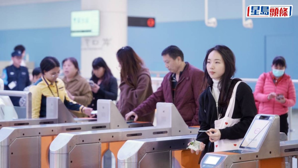 深圳城軌交通12月31日,單日載客量達1188.49萬人次。