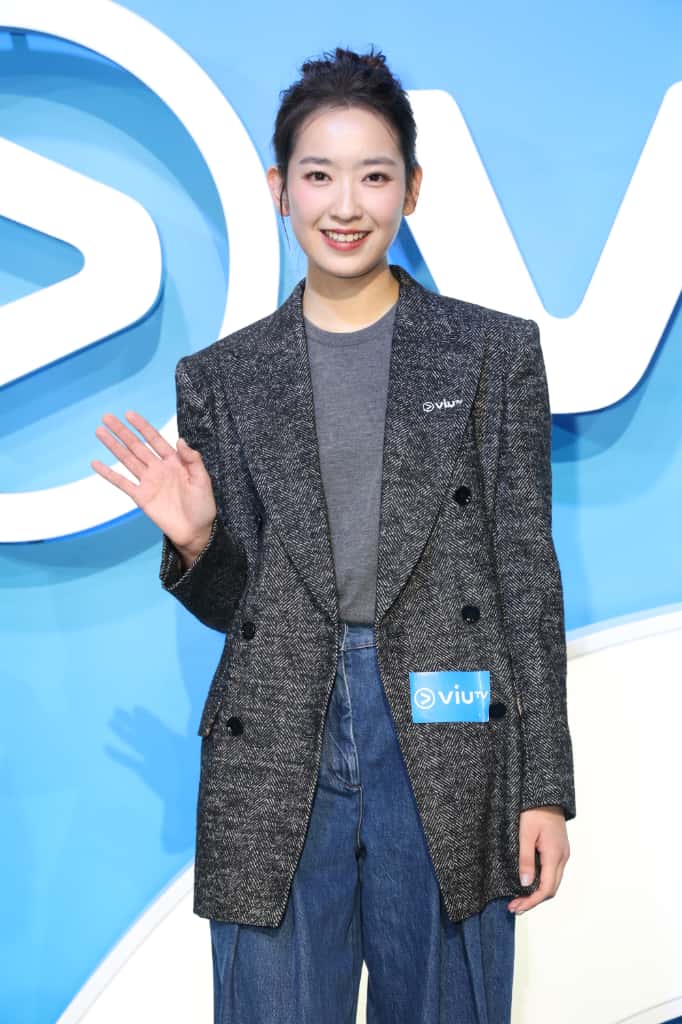 林愷鈴聽阿媽龔慈恩話買「磚頭」。 林愷鈴聽阿媽龔慈恩話買「磚頭」。