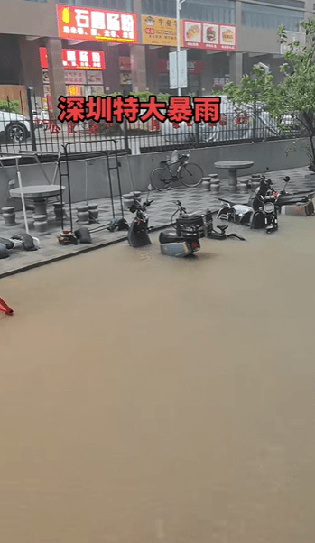深圳18日暴雨致多地水浸。 抖音