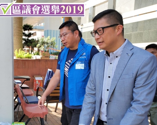 鄧炳強(右)表示有信心可應付突發情況。