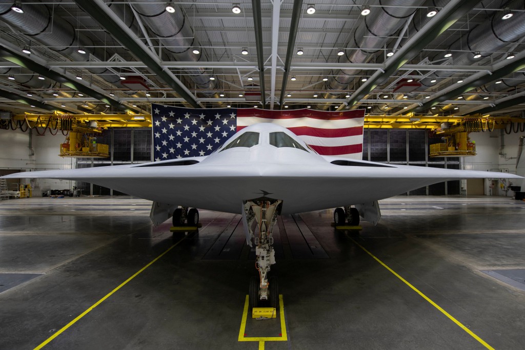 2022年12月2日在美國加州發佈的B-21照片。美國空軍