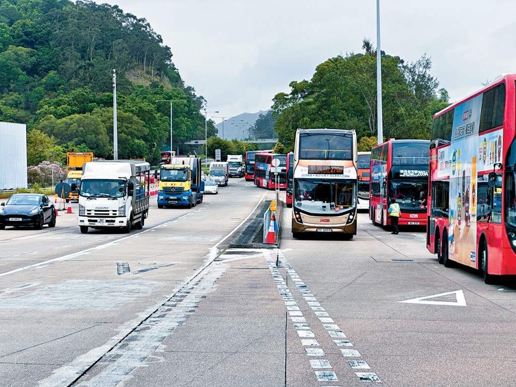 《星島》記者觀察大欖隧道車流量,發現較以往增多。