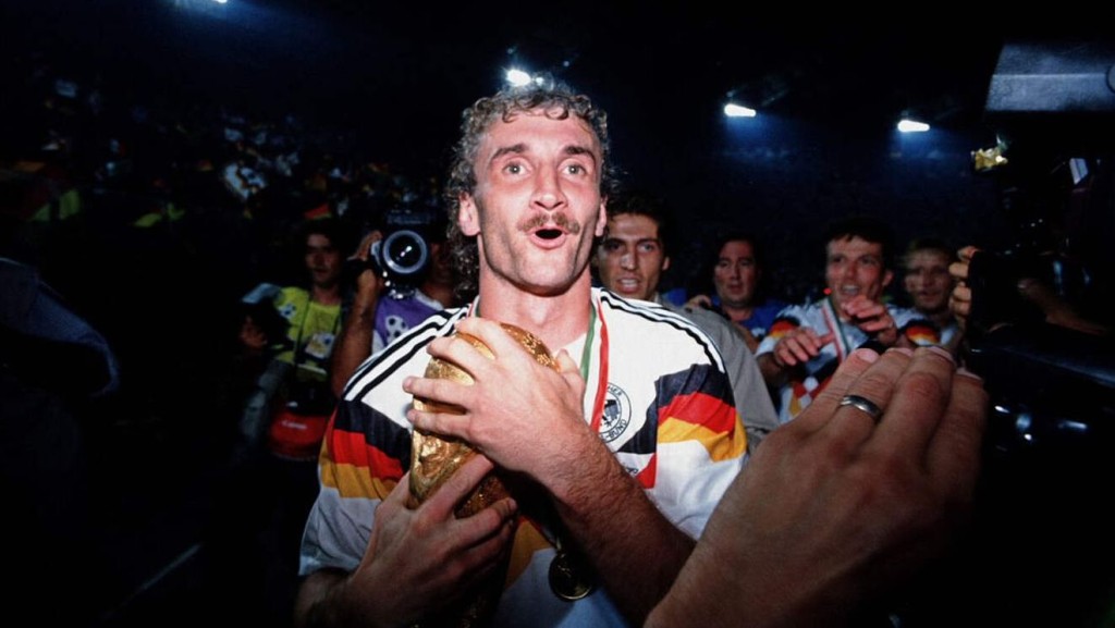 禾拉1990年在意大利奪得世界冠軍 。德國足協官網 