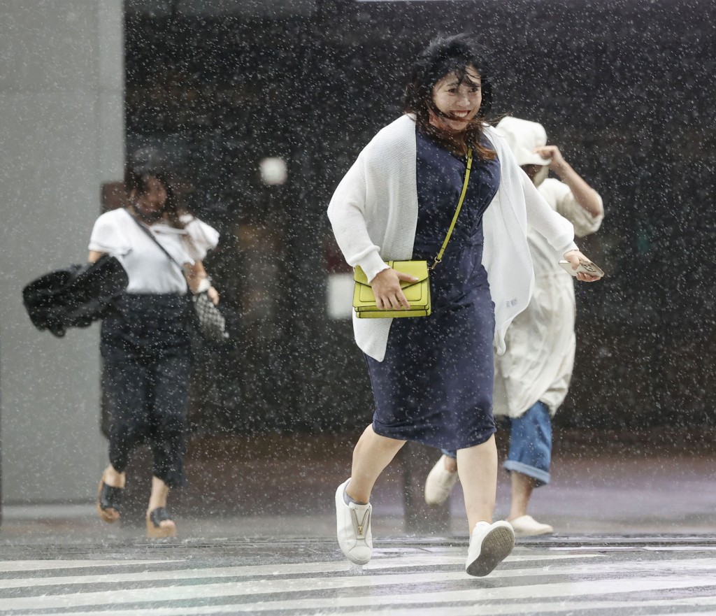 颱風南瑪都吹襲日本九州風雨交加。AP圖片