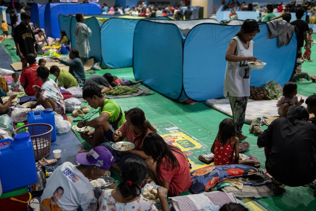 菲律賓北部登陸釀2死，教宗良十四世為民眾祈禱。路透社