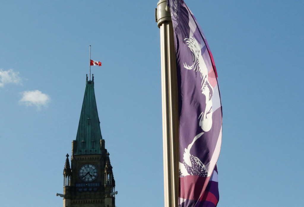 加拿大全國各地政府建築物下半旗致哀。REUTERS