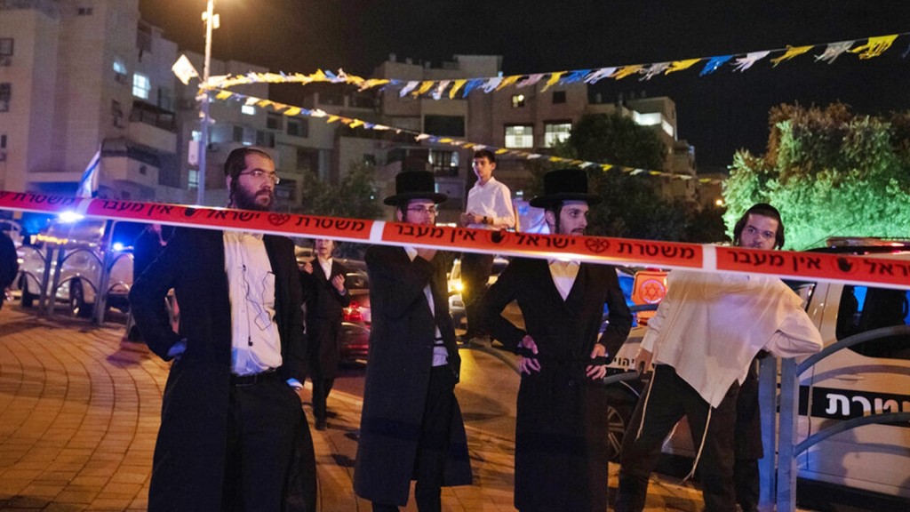 今年是以色列立国74周年，全国各地都有庆祝活动，外长拉皮德指事故破坏独立日的欢乐。AP图片