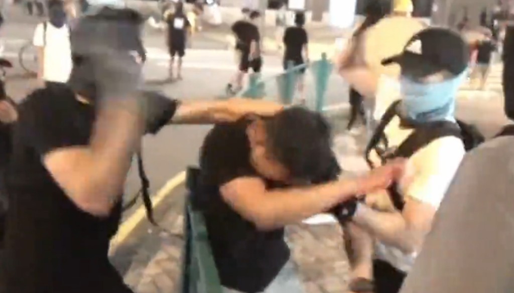當時有便裝警員在將軍澳被人包圍襲擊。