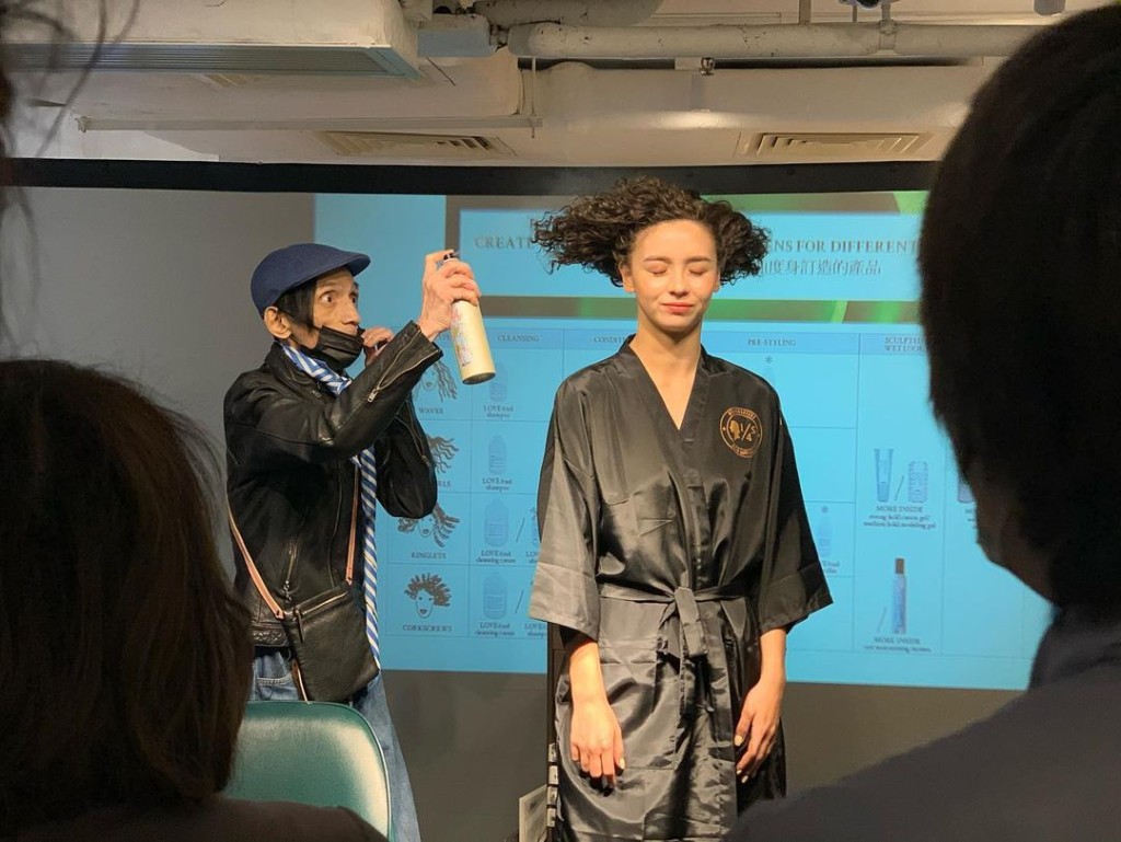 Jacky於11月中演繹人生中最後一場Hair show後光榮引退。
