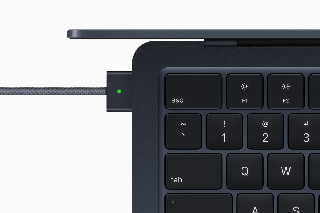 新MacBook Air回歸MagSafe磁力充電。
