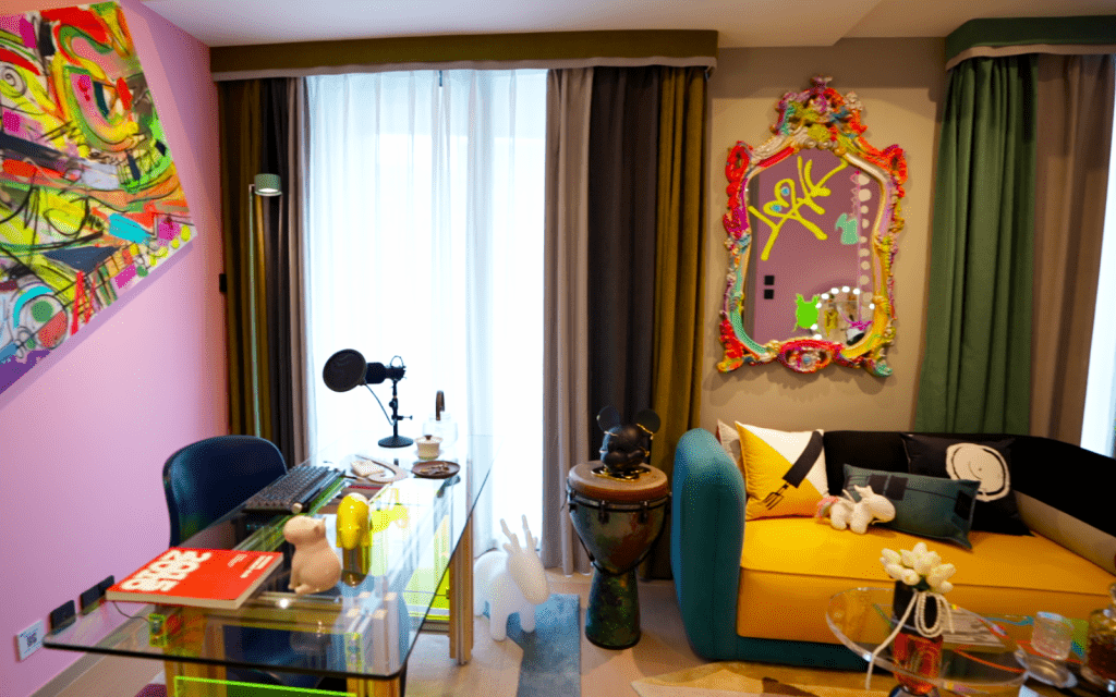 以網紅女主播為靈感,Simon以兼具潮流和美感的方式,打造了一個以粉紅色為主調的空間。 以網紅女主播為靈感,Simon以兼具潮流和美感的方式,打造了一個以粉紅色為主調的空間。