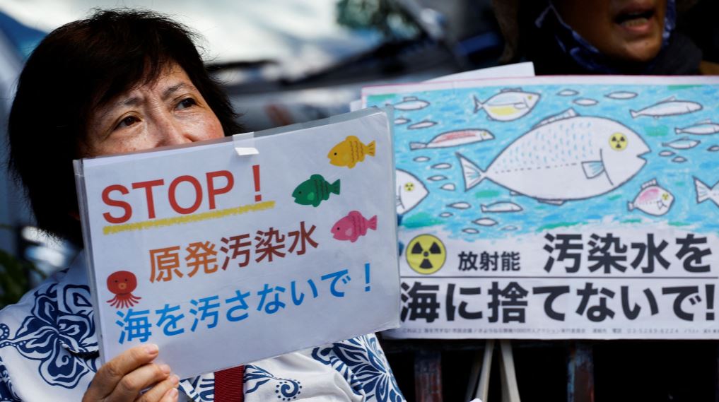 日本國內也有民眾反對排放核污水。路透社