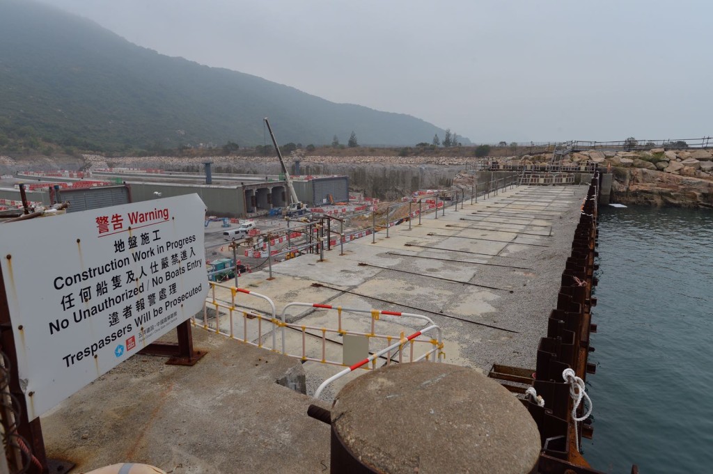 港鐵料下月安裝預製組件。