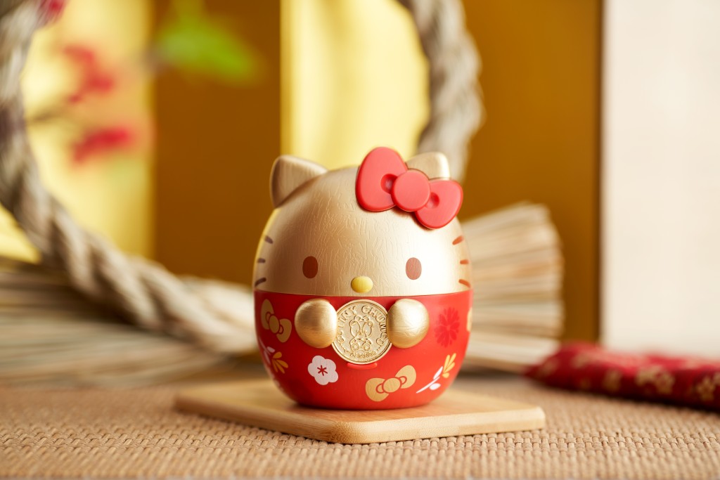  【指定店舖換購^】金色特別版 Hello Kitty 圓咕 Luck(連 Tiny Chum 幸運代幣)（圖片來源：7-11）