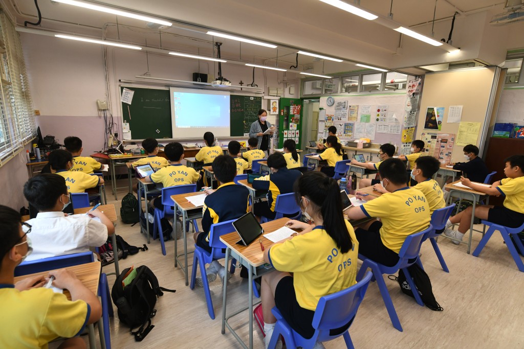 本港学生课业繁重的问题一直备受关注。 资料图片