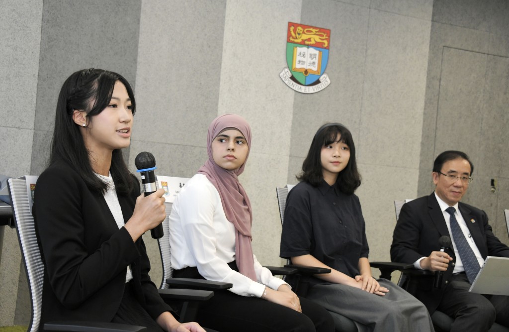 據了解，港大醫學院經聯招錄取3名今屆「超級狀元」。