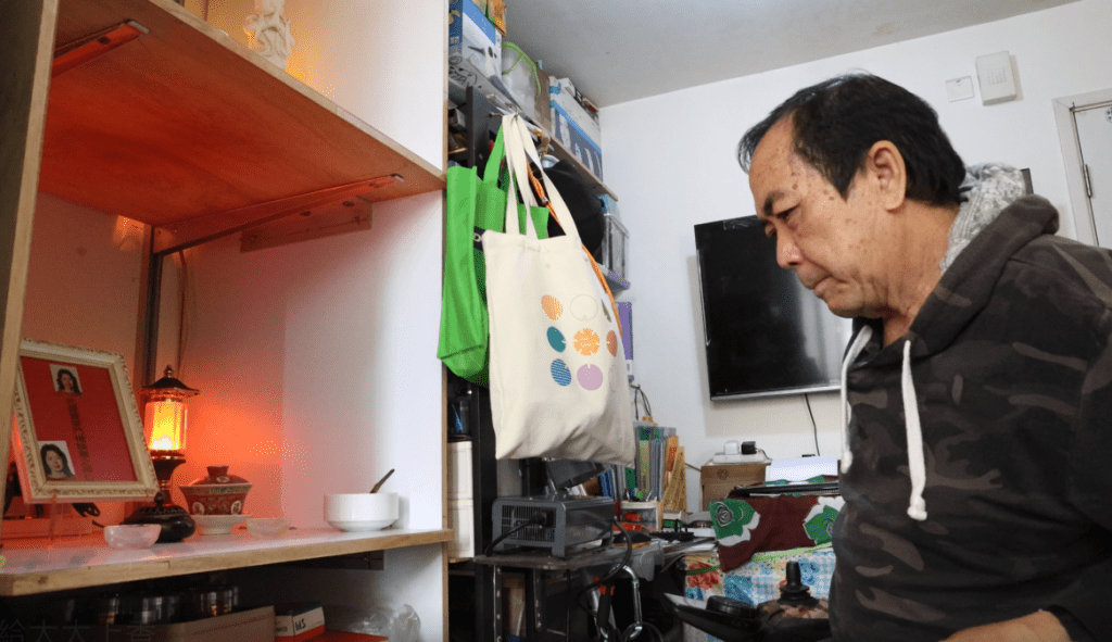 已故妻子當時勉勵麥Sir指,儘管自己因中風無法動彈,亦從未放棄生活。 已故妻子當時勉勵麥Sir指,儘管自己因中風無法動彈,亦從未放棄生活。
