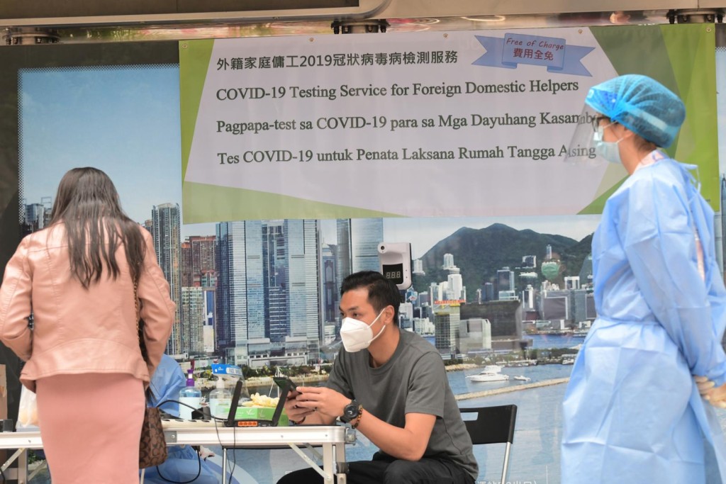 其中一個採樣站設於中環遮打道行人專用區。