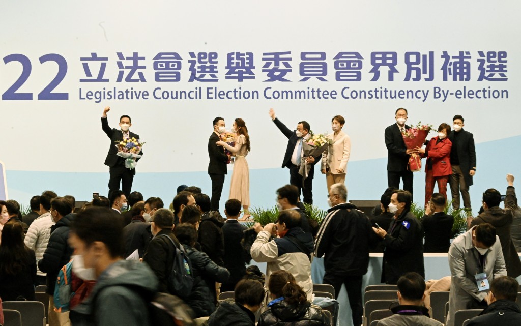 完善選舉制度後,1500人組成的選舉委員會,除有份投票選特首,更獲「賦權」提名及投票選出立法會選舉候選人。資料圖片 完善選舉制度後,1500人組成的選舉委員會,除有份投票選特首,更獲「賦權」提名及投票選出立法會選舉候選人。資料圖片